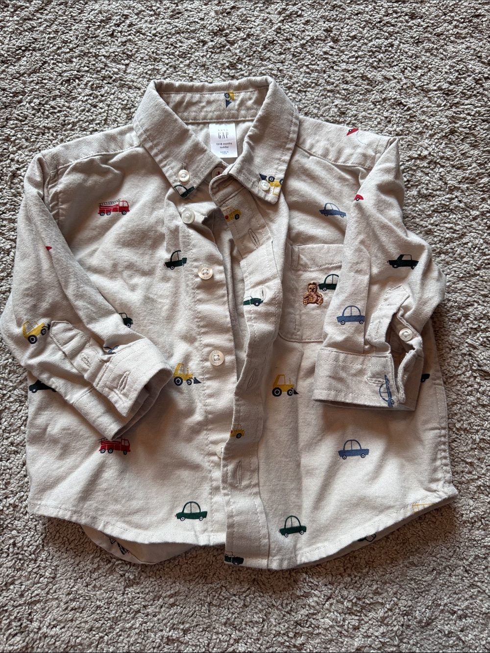 Gap Kids Long-Sleeve Button-Up Shirt with Car Print for Toddlers